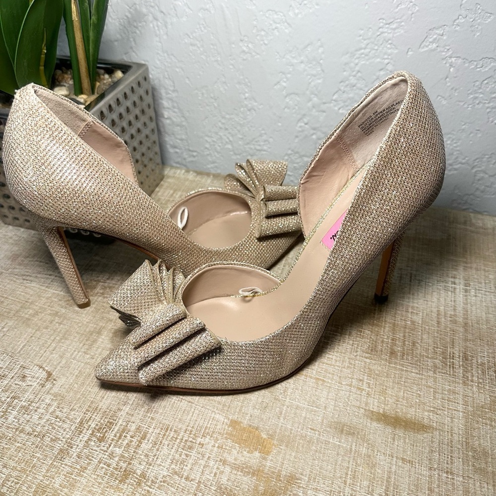 Betsey Johnson Glittering Bow Heels (#0145) - Picture 8 of 11